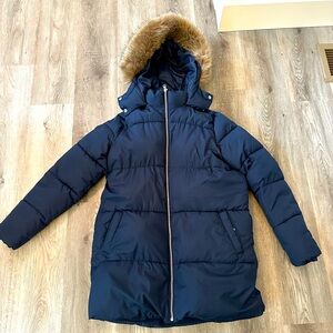 Old Navy women’s fur hooded puffer coat / size medium. PERFECT CONDITION!